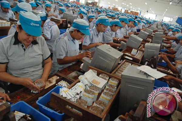  Industri Rokok Kretek di Tulungagung Kesulitan Buruh Linting